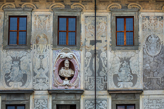 Palazzo dei Cavalieri or Palazzo della Carovana (1562 - 1564) at Knights Square (Piazza dei Cavalieri). In front of Palace stands huge statue of a victorious Cosimo I. Pisa, Tuscany, Italy, Europe.