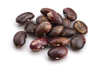 Obraz premium A close-up shot of a pile of speckled kidney beans against a white background.