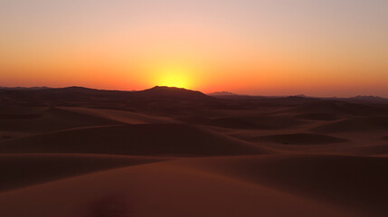 Obraz premium Sunset over the Sahara Desert