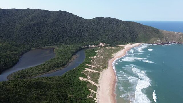 Imagens Aereas da Praia de Lagoinha do Leste Florian&oacute;polis
