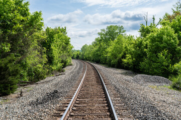 Obraz premium A Railroad Track Going Through the Forest on a Sunny Day in Rural Virginia