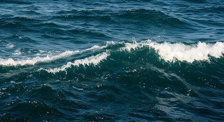 Naklejka premium Majestic Ocean Waves Crashing: A Stunning Display of Nature's Power