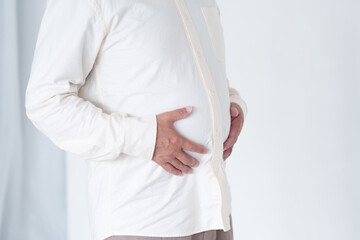 お腹が太るシニア男性