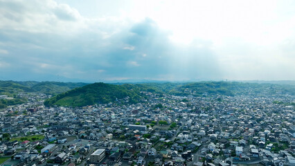 Obraz premium 現代都市と青空の空撮風景