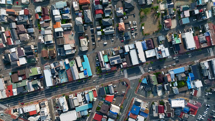 現代都市と道路の真俯瞰空撮風景