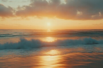 Obraz premium Golden sunset over the ocean waves