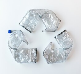 Obraz premium Recycled plastic bottles forming a broken recycling symbol