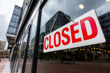 Storefront with closing sign illustrating retail shutdowns, declining sales, and economic difficulties
