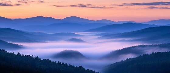 Obraz premium Misty mountain sunrise (1)