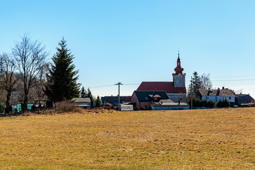 Obraz premium Scenic rural village with red roof church on clear day
