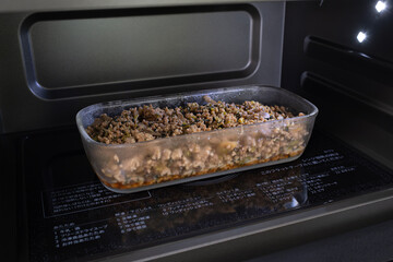 オーブンレンジで作り置きのおかずを温める