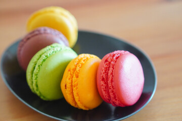 お祝いにいただいた5色のカラフルなマカロン