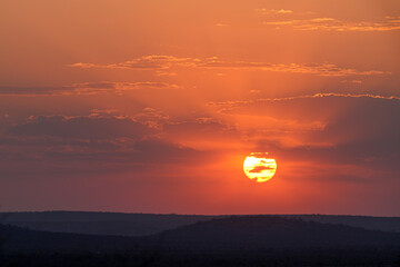 Sonnenuntergang in der Steppe von Etosha