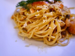 spaghetti with pesto sauce