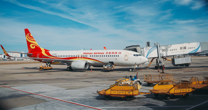 Shunyi, Beijing, China. Airplane B-5798 Hainan Airlines Boeing 737-800 Loading Luggage At Beijing Capital International Airport. Iata: Pek, Icao: Zbaa. Loading Luggage On Boeing Airplane. Travel China