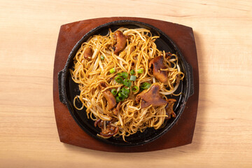 鉄板ホルモン焼きそば