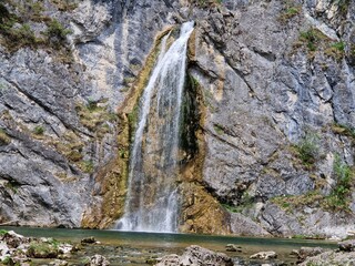 Wasserfall im Gebirge
