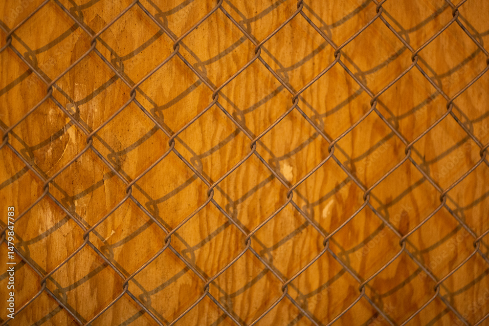 Poster Rustic chain link fence texture on weathered wood. Perfect for backgrounds or design elements.