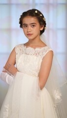 Naklejka premium Elegant Bride Portrait with Soft Natural Light