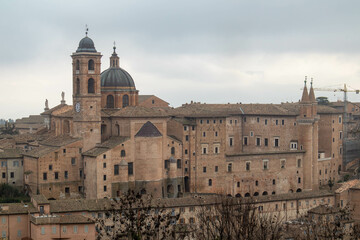 Obraz premium La città di Urbino vista dal parco della Resistenza, Marche