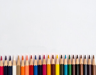 Naklejka premium 並んだ色鉛筆 白背景