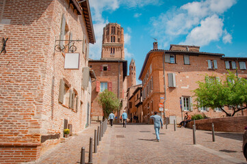 Albi avec les yeux de pixato