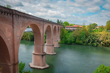 Albi avec les yeux de pixato