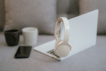 Wireless headphones and laptop computers