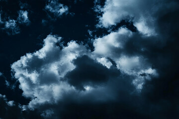 Obraz premium A dramatic sky filled with dark and light clouds creating a moody atmosphere