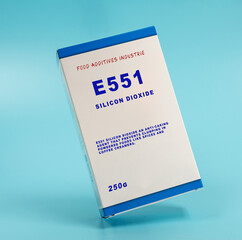 E551