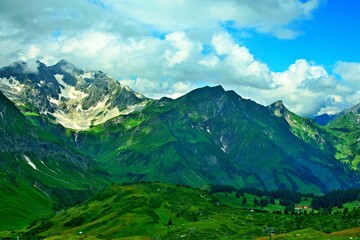 Fototapeta premium Austrian Alps - view of the Hochberg and Hochlichtspitze mountains in the Lechtal Alps