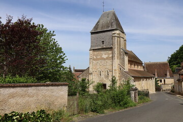 Fototapeta premium Eglise Saint-Genest, église romane, ville de Lavardin, département du Loir et Cher, France