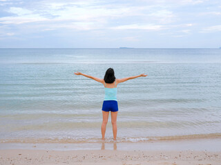 Woman raising arms to the sky