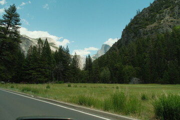 Fototapeta premium Yosemite National Park in California’s Sierra Nevada mountains green foliage on sunny day beautiful landscape