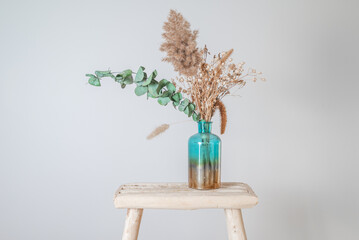 Elément de décoration d'intérieur dans une maison avec un mur blanc