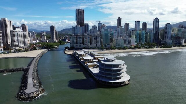 Obras do novo P&iacute;er turistico de Itapema, Meia Praia