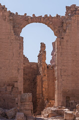 Precarious archway in the Qasr al-Bint Far'un or Castle of the Pharaoh's Daughter in Petra