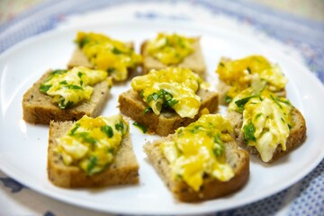 Scrambled eggs with parsley served on sourdough artisan bread