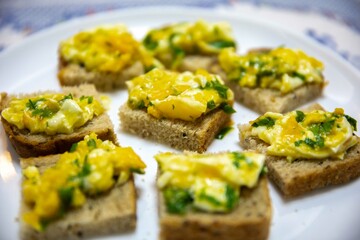 Scrambled eggs with parsley served on sourdough artisan bread