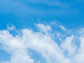 5月の山から見た青空と雲08