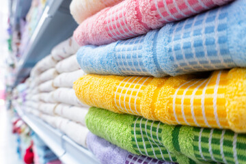 Stacks of colorful towels in supermarkets are neatly arranged, inviting attention with their softness, ready to make your bathing moments more comfortable, warm and full of a touch of luxury.