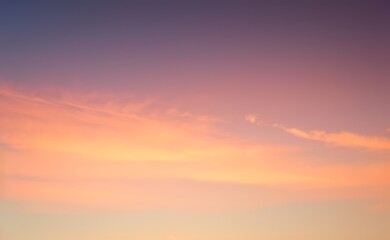 Fototapeta premium Sky with clouds displays a gradient of colors from purple to orange.