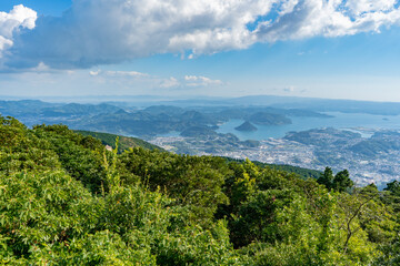 Obraz premium 烏帽子岳 山頂展望所から見る佐世保市の街並み