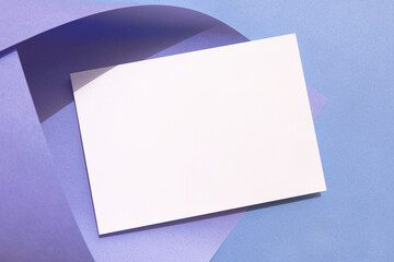 우아한 종이 연출과 카드 목업