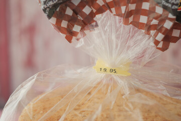 expire date on baked bread in a plastic wrapper 