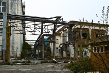 Fototapeta premium abandoned factory concrete steel framework industrial ruins