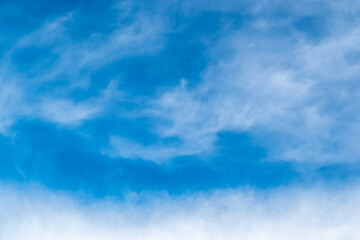 Obraz premium Panorama of cloud clear sky background for summer vacation concept at ocean and summer sea water with sunlight of beautiful cloudy 