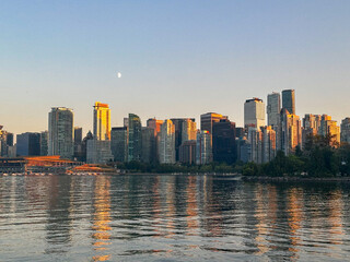 Fototapeta premium Reflections over coal harbour on a summer evening in Vancouver