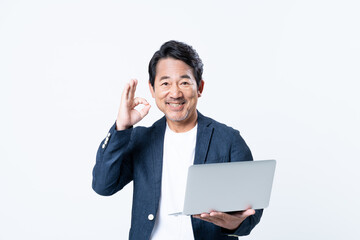 エンジニアのミドルの男性