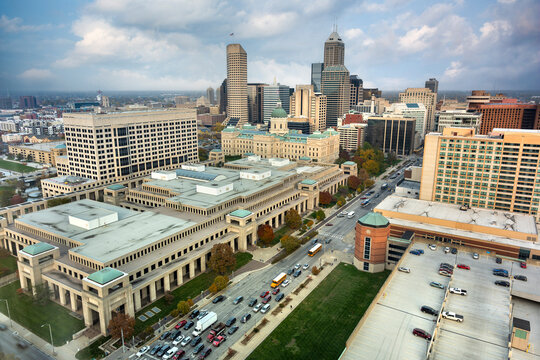 Indianapolis Indiana downtown city skyline with State Capitol building